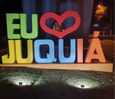 Letreiro EU AMO JUQUIÁ Recebe Novas Cores e Iluminação