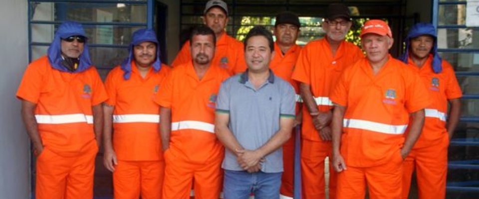 Entrega de Uniformes a Equipe de Limpeza