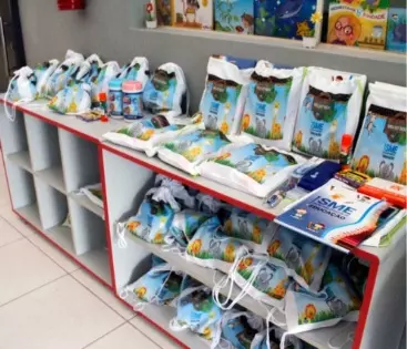 Prefeitura Entrega Kits Escolares para Alunos da Rede Municipal de Ensino